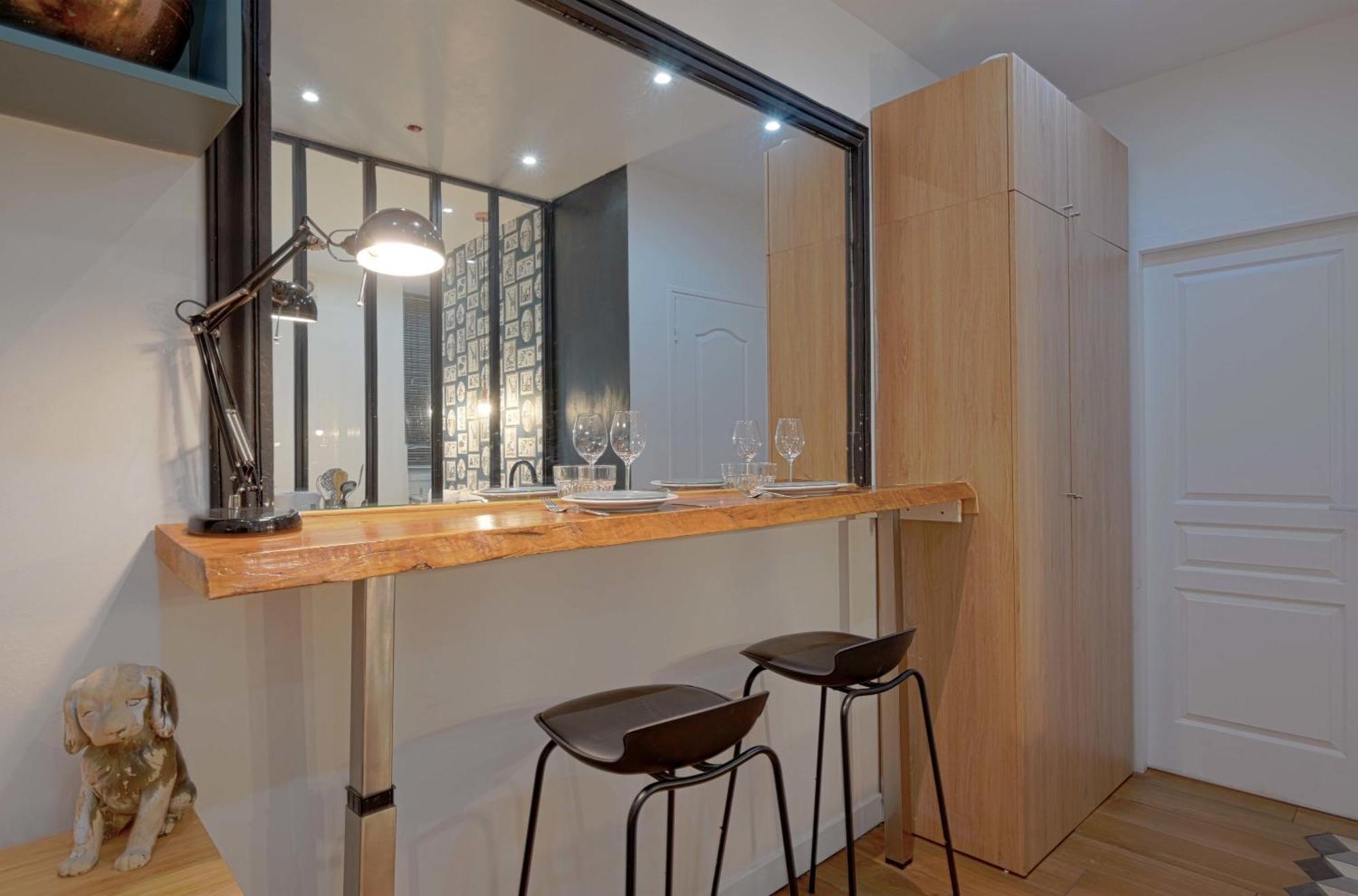 Fabulous Comfortable With Updated Finishes And Design Next To Champ De Mars * Parijs